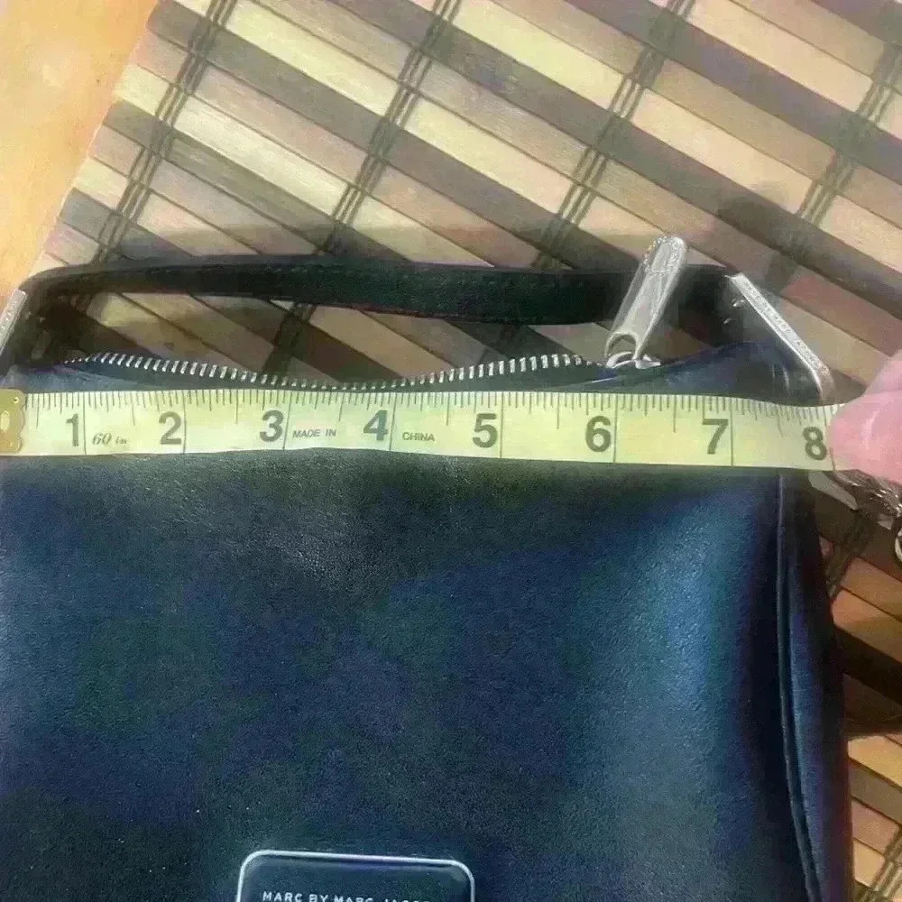 MARC By MARC JACOBS Small Crossbody (minimal discoloration on hinges) - Picture 12 of 12